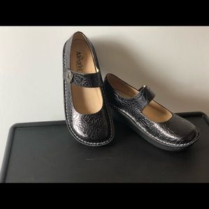 Women’s professional shoes